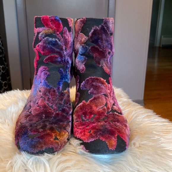 Stuart weitzman bootie in black rose& blue colored flowers. Size 8.